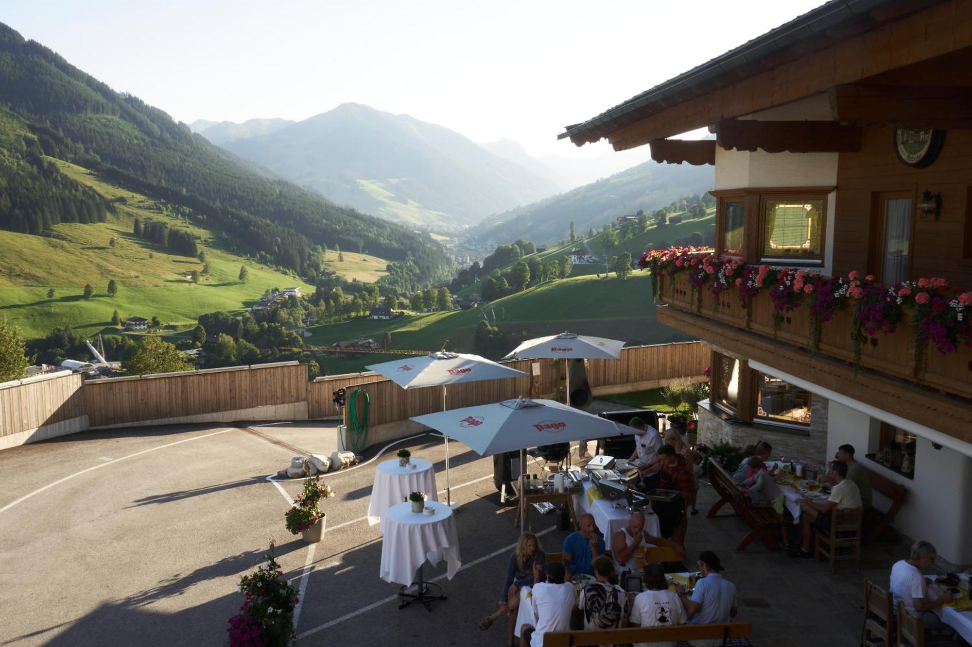 Landhaus Saalbach - Joker Card Included In Summer Екстериор снимка